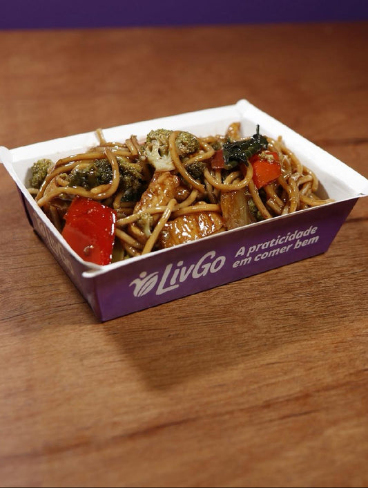 Yakissoba Misto (Carne e frango)
