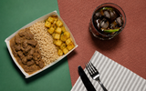 Strogonoff de carne com arroz integral e batata sauteadas
