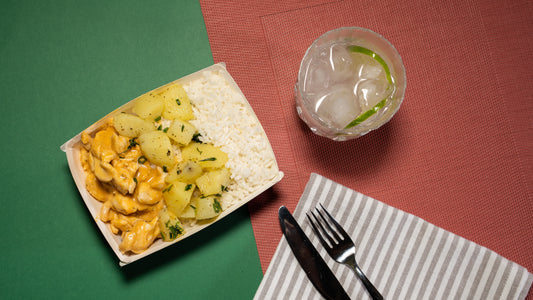 Estrogonoff de frango com arroz e batata sauté